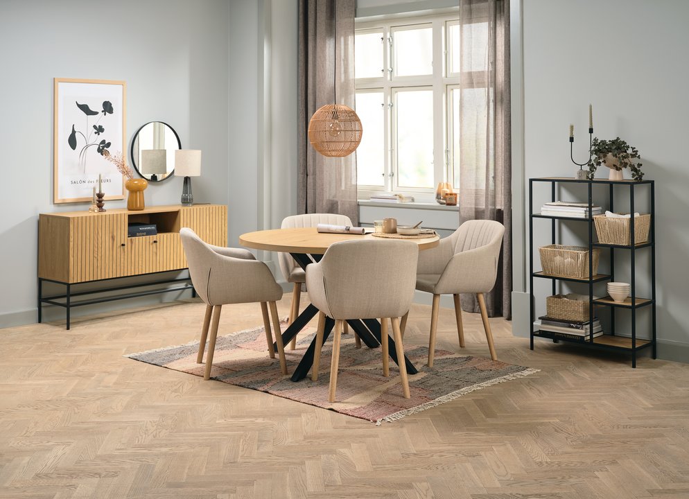Les tables et chaises de salle à manger
