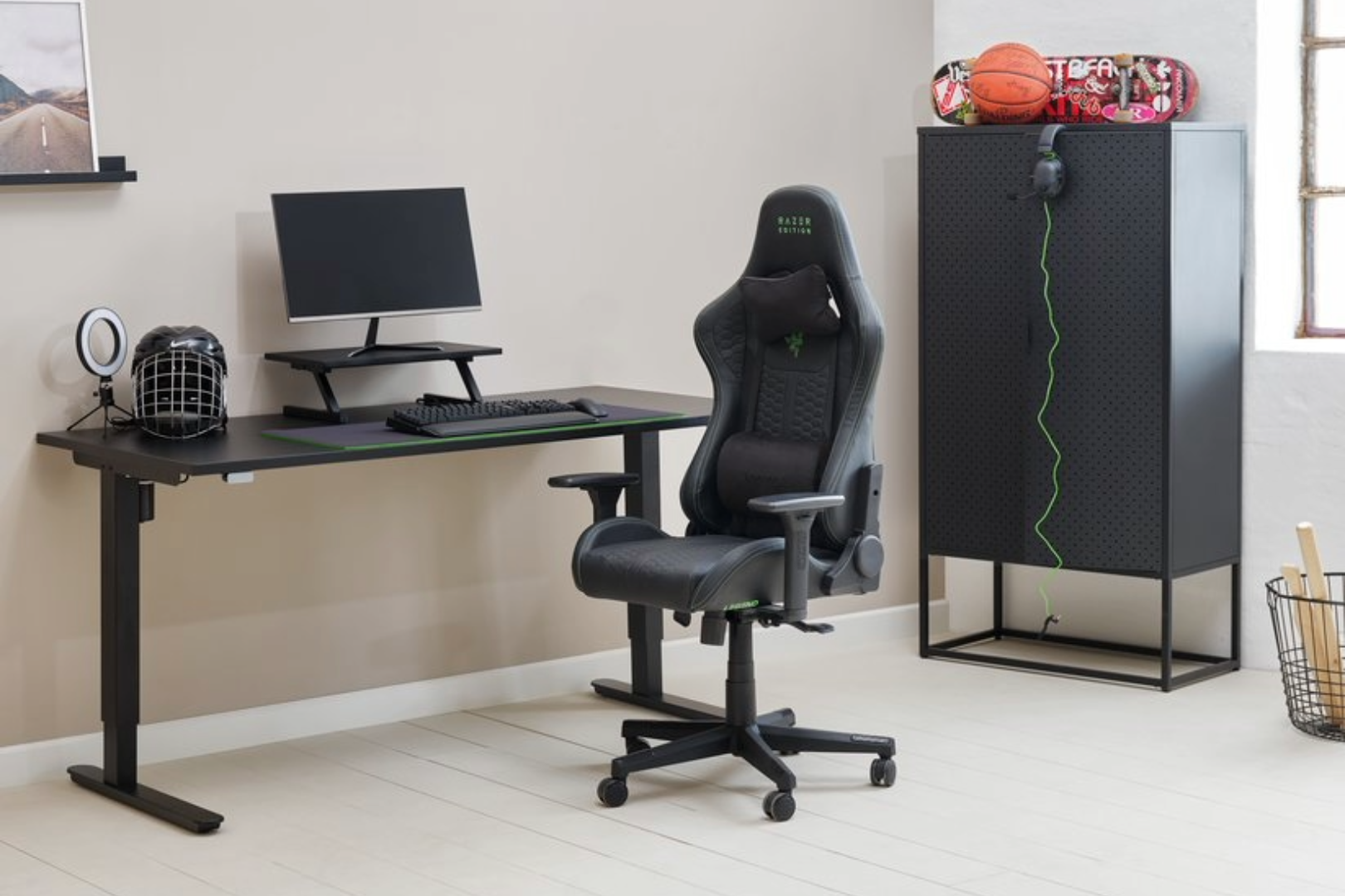 Les bureaux et les chaises de bureaux