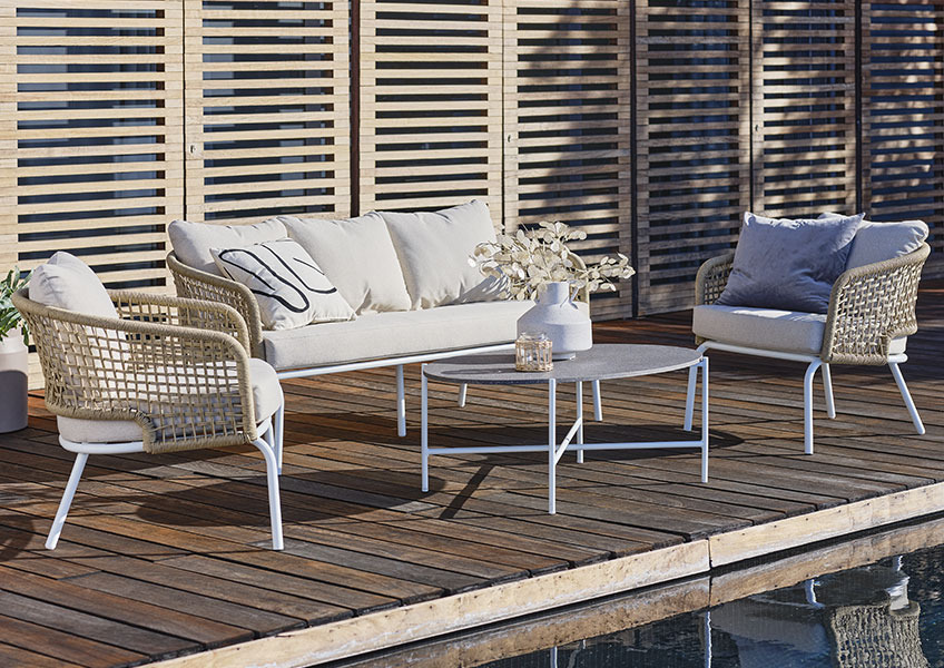 L'ensemble de salon DYVIG est résistant à la pluie 