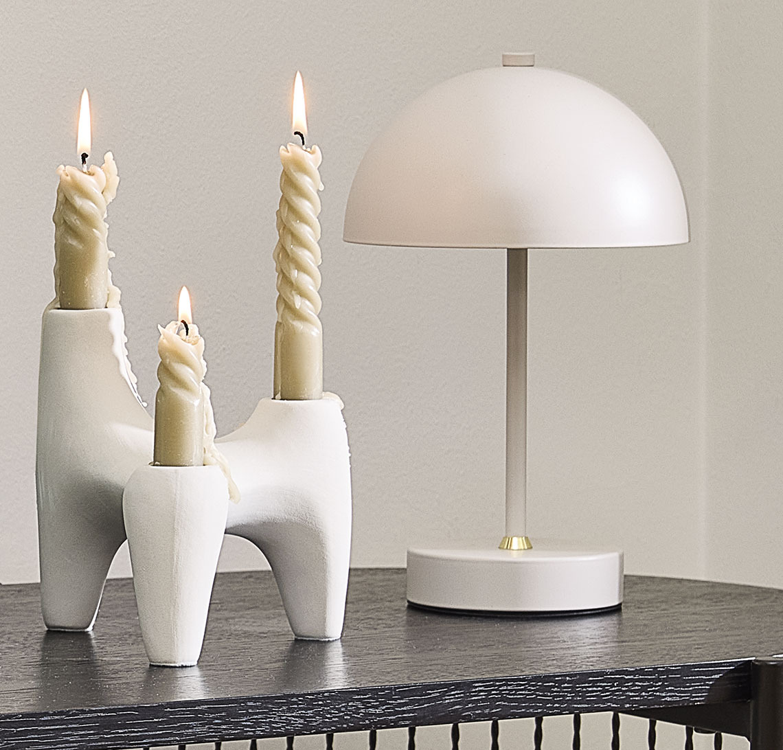 Bougeoir VIGNIR, bougies BALDUR et lampe à piles KENT Lampe à piles et bougeoir avec bougies torsadées