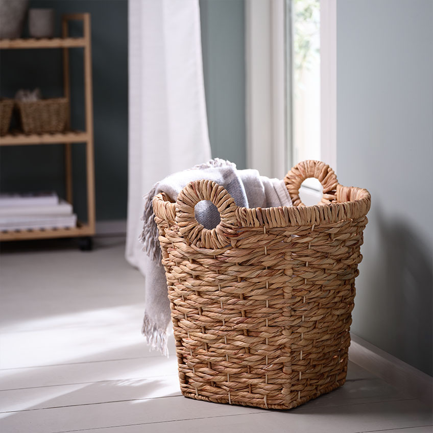 Panier tressé HEROLD en jacinthe d’eau Panier en osier tressé en jacinthe d'eau avec anses