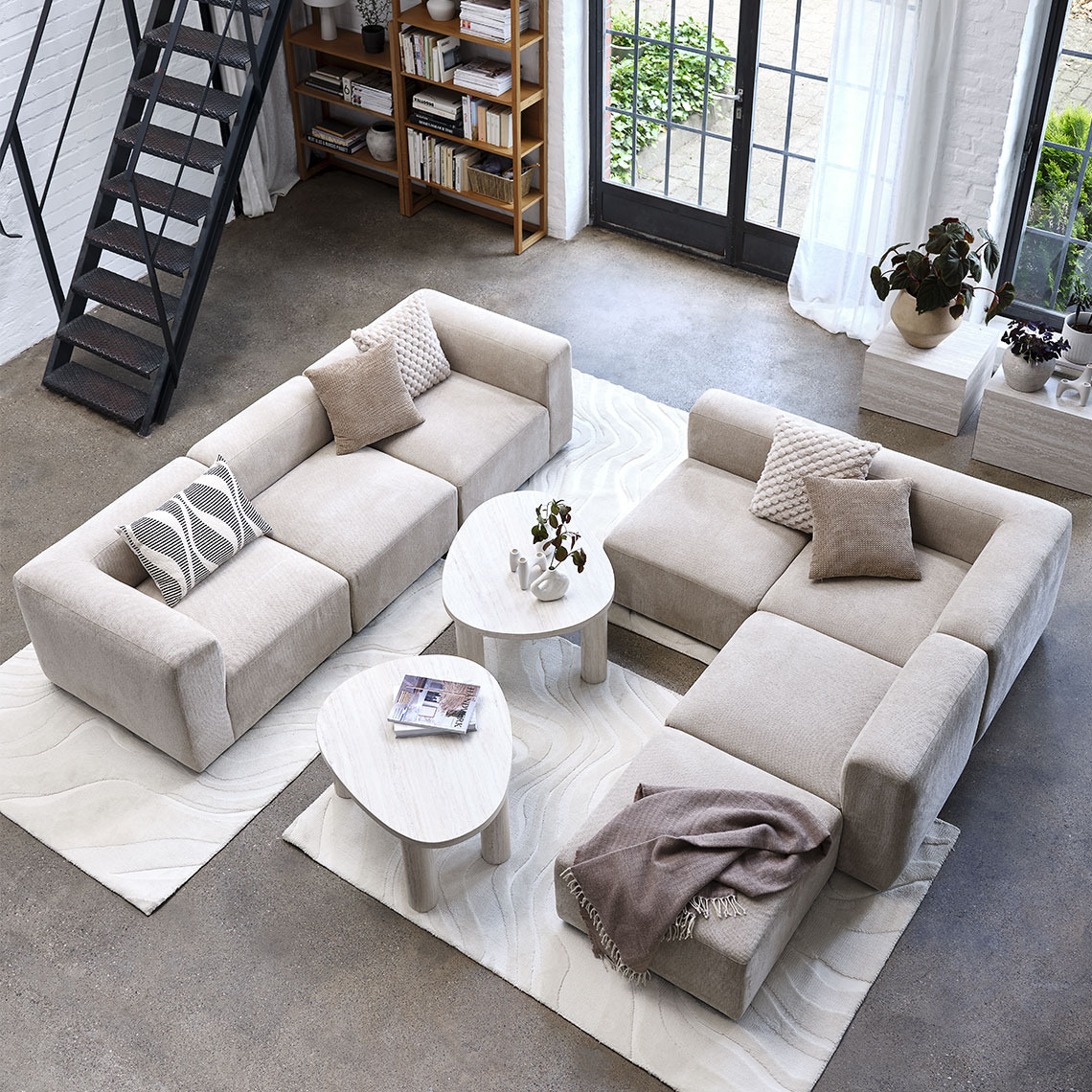 Canapé modulable SKEJBY, disponible à partir de janvier 2025 Canapé modulable beige au centre d’une pièce à vivre