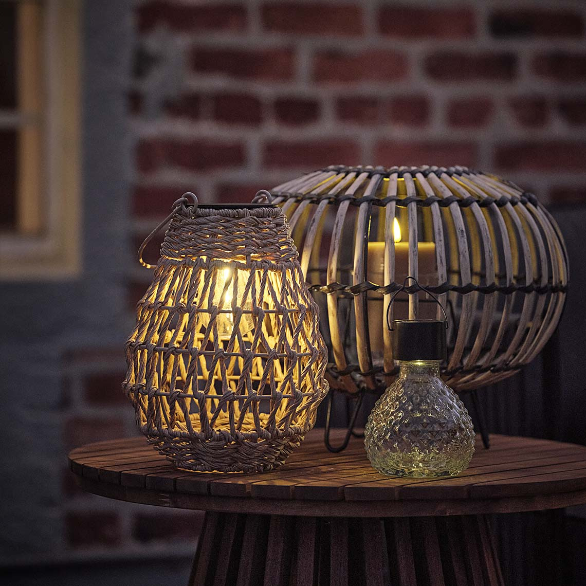 Lanterne ENGHAUK, lampe solaire LAPPSPURV et lampe à piles BREMSE Lanterne d'extérieur, lanterne solaire et lampe solaire de jardin émettant une lumière chaleureuse la nuit