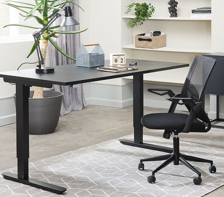 Chaise de bureau ASPERUP et bureau debout SVANEKE Chaise de bureau en maille et bureau debout