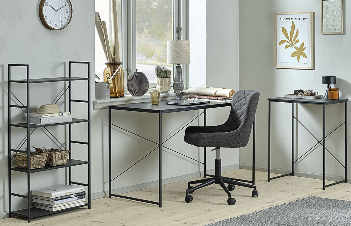 Chaise de bureau PEBRINGE et bureaux et étagères ASTRUP Chaise de bureau à dossier bas dans un bureau à domicile