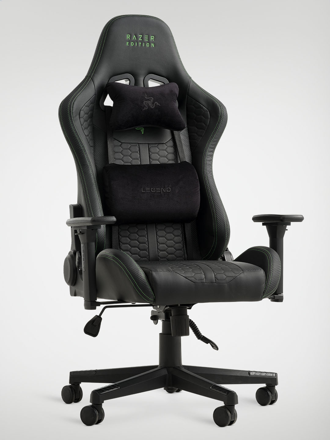 Chaise gaming TYPE Z – RAZER EDITION™ BY LEGEND Un fauteuil gaming Razer noir doté d'un dossier haut, d'accoudoirs réglables et de coussins moelleux pour un soutien ergonomique et un confort optimal.