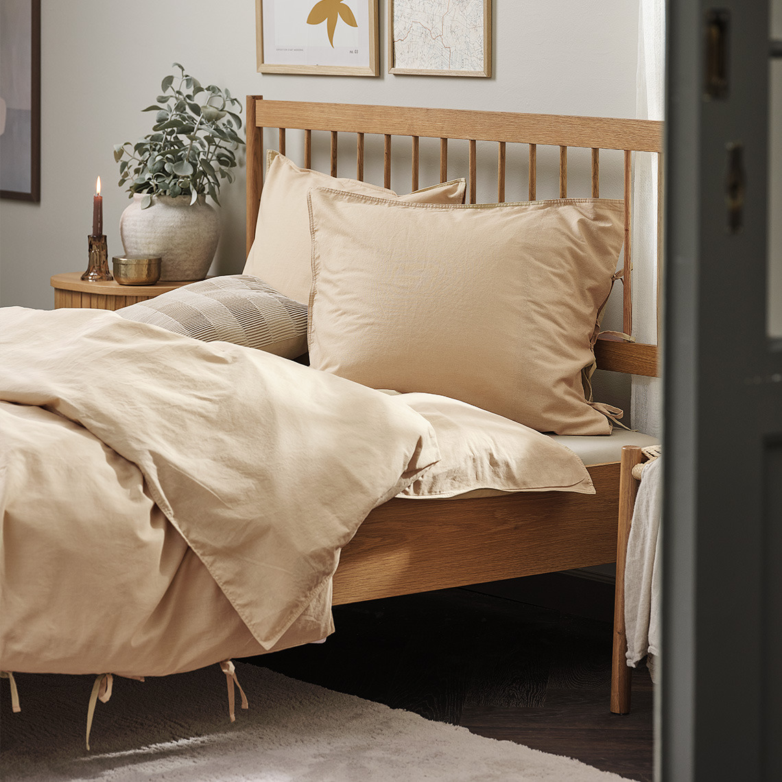 Linge de lit en coton lavé, comprenant une housse de couette et des taies d'oreiller