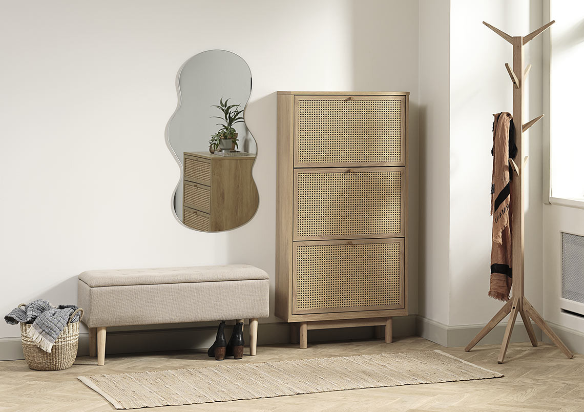 Entrée avec banc et meuble à chaussures