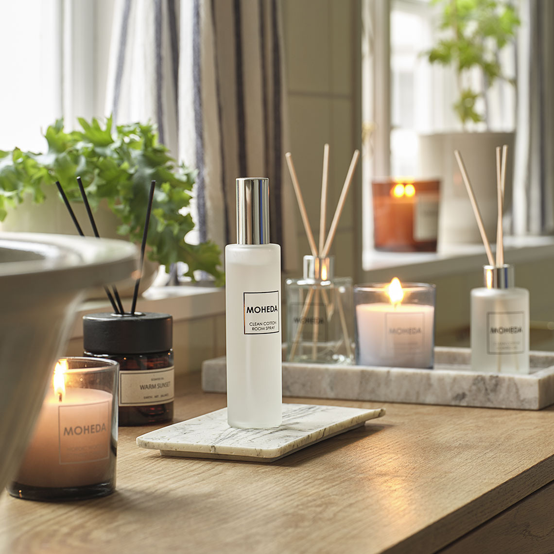 Vaporisateur de parfum d'ambiance, bougies parfumées et diffuseurs à bâtonnets MOHEDA Cuisine avec bougies parfumées, vaporisateur de parfum d’ambiance et diffuseurs à bâtonnets