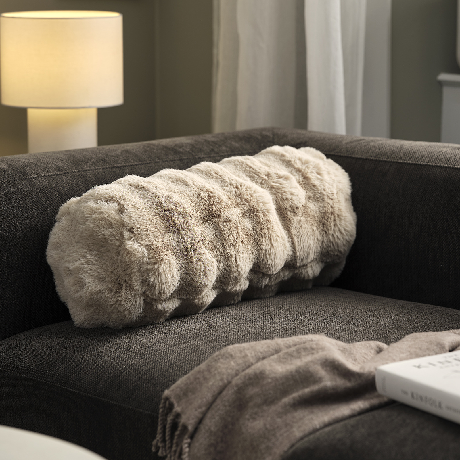 Coussin KORNVALMUE Canapé avec un coussin cylindrique